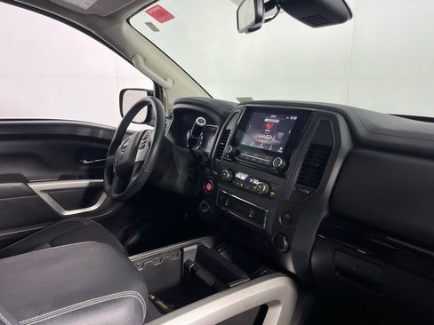 Used 2024 Nissan Titan SV w/ SV Convenience Package image 27