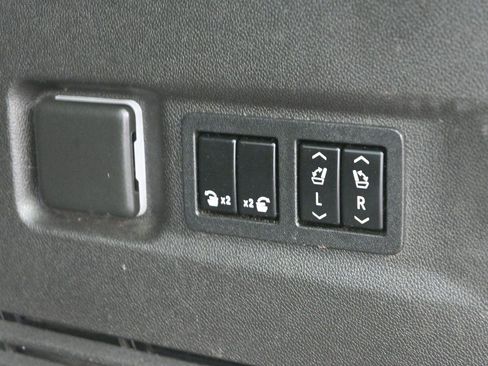 Used 2021 GMC Yukon XL AT4 w/ AT4 Premium Plus Package AWD/4WD image 11