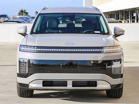 New 2026 Hyundai Ioniq 9 SEL image 2