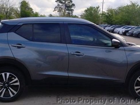 Used 2019 Nissan Kicks SV image 10