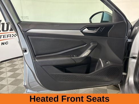 Used 2020 Volkswagen Jetta SE w/ SE Cold Weather Package image 10