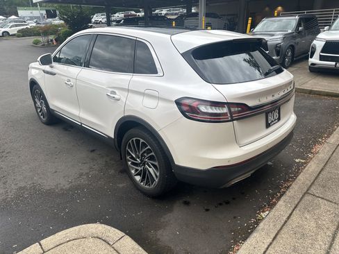 Used 2019 Lincoln Nautilus Reserve AWD/4WD image 3