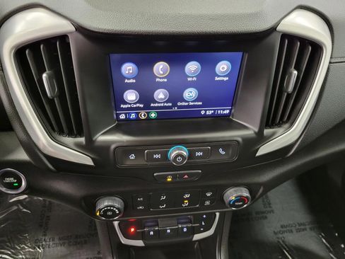 Used 2024 GMC Terrain SLE image 8