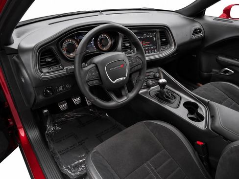 Used 2020 Dodge Challenger R/T RWD image 8