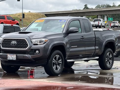 Used 2018 Toyota Tacoma TRD Sport w/ Technology Package RWD image 8