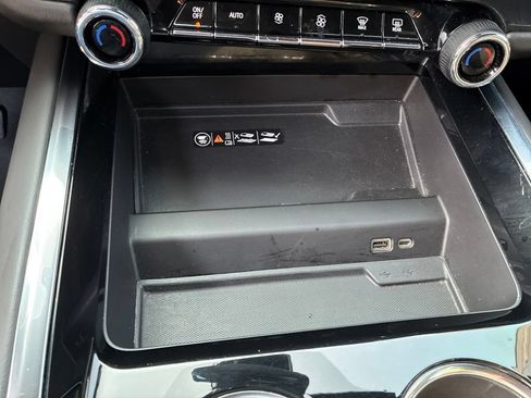 Used 2025 Chevrolet Suburban Z71 AWD/4WD image 31