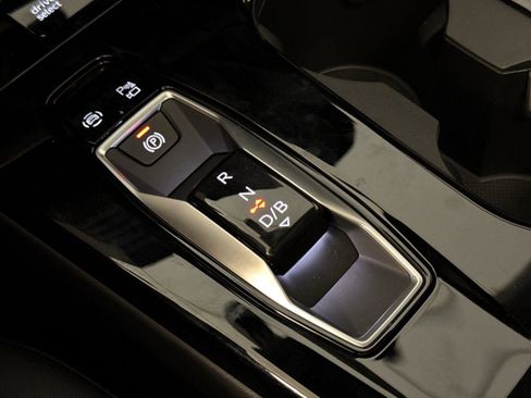 New 2025 Audi Q6 e-tron Prestige image 21