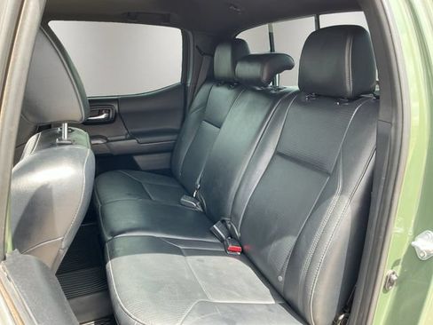 Used 2021 Toyota Tacoma TRD Sport w/ TRD Premium Sport Package AWD/4WD image 13