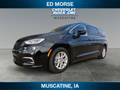 Used 2024 Chrysler Pacifica Touring-L image 1