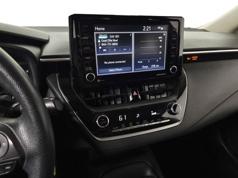 Used 2022 Toyota Corolla LE FWD image 19