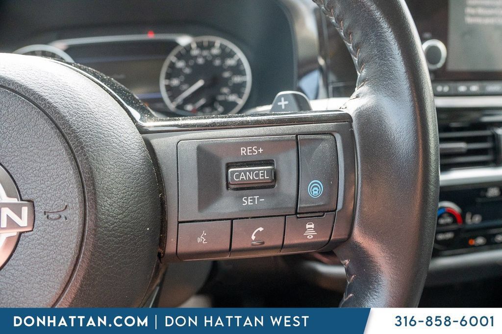 Used 2022 Nissan Pathfinder SV FWD image 12