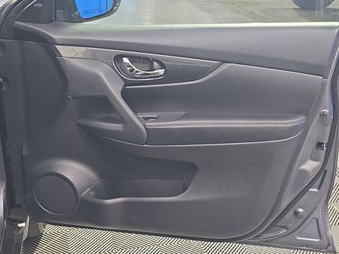 Used 2016 Nissan Rogue SL w/ SL Premium Package image 39