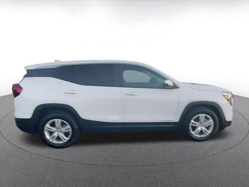 Used 2024 GMC Terrain SLE image 16