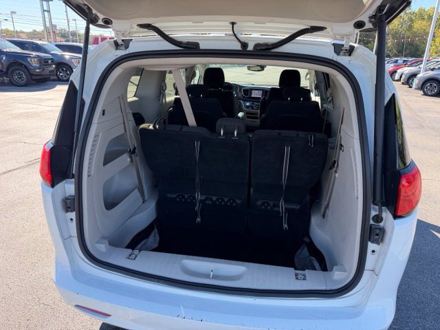 Used 2023 Chrysler Voyager LX FWD image 11