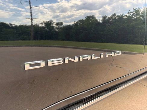 Used 2024 GMC Sierra 2500 Denali w/ Denali Reserve Package AWD/4WD image 8