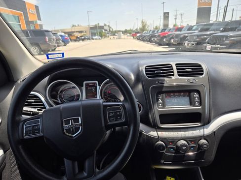 Used 2020 Dodge Journey SE FWD image 10
