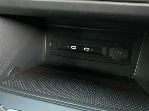 Used 2021 Volkswagen Atlas Cross Sport SE image 19