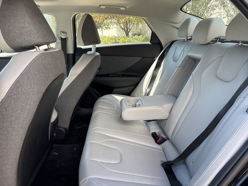 Used 2024 Hyundai Elantra Limited FWD image 28