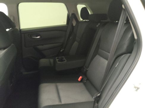 Used 2025 Nissan Rogue SV FWD image 18