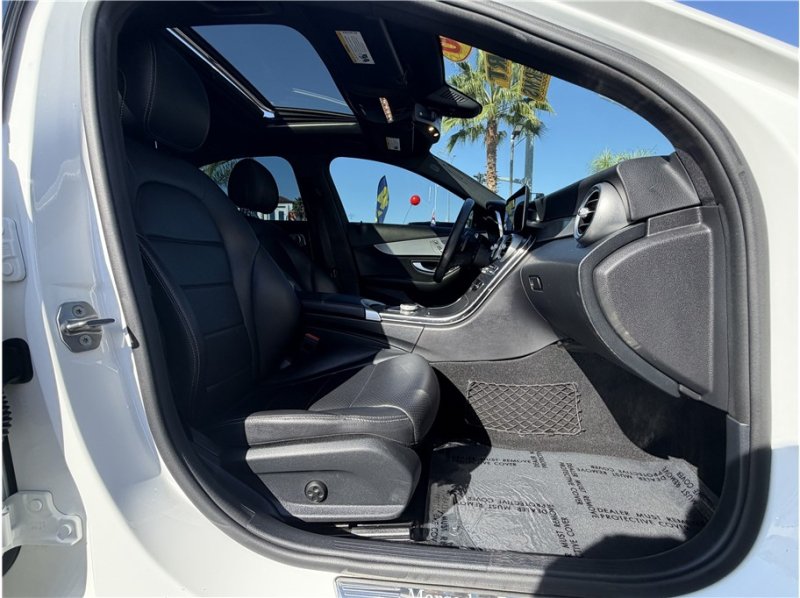 Used 2020 Mercedes-Benz C 300 Sedan w/ Premium Package image 26