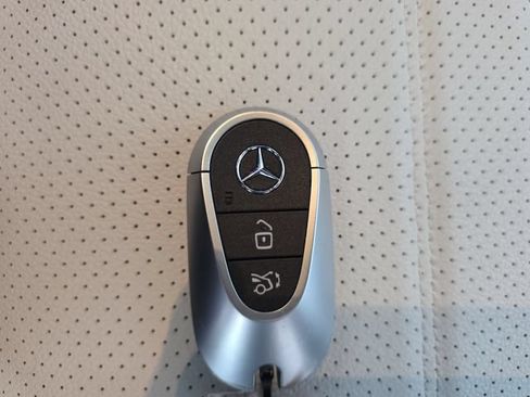 Used 2023 Mercedes-Benz GLC 300 4MATIC image 34