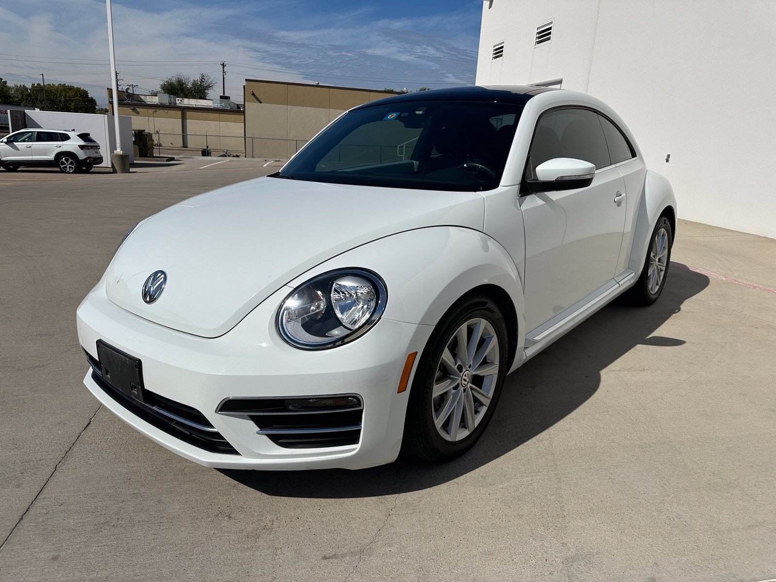 Used 2018 Volkswagen Beetle 2.0T SE FWD image 3