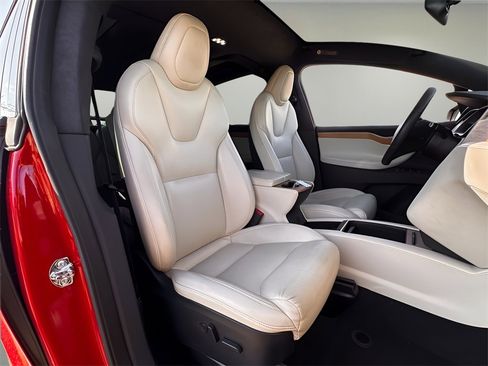 Used 2020 Tesla Model X Long Range image 21