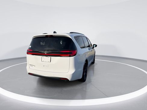 New 2026 Chrysler Pacifica Select w/ S Appearance Package image 8