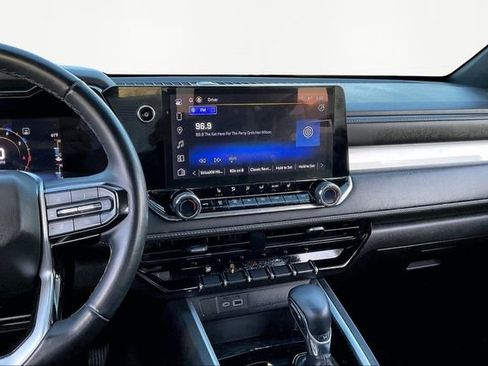 Used 2023 Chevrolet Colorado LT w/ LT Convenience Package III image 9