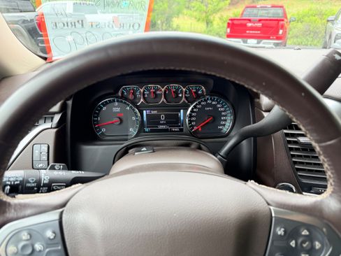 Used 2019 Chevrolet Suburban LT AWD/4WD image 16