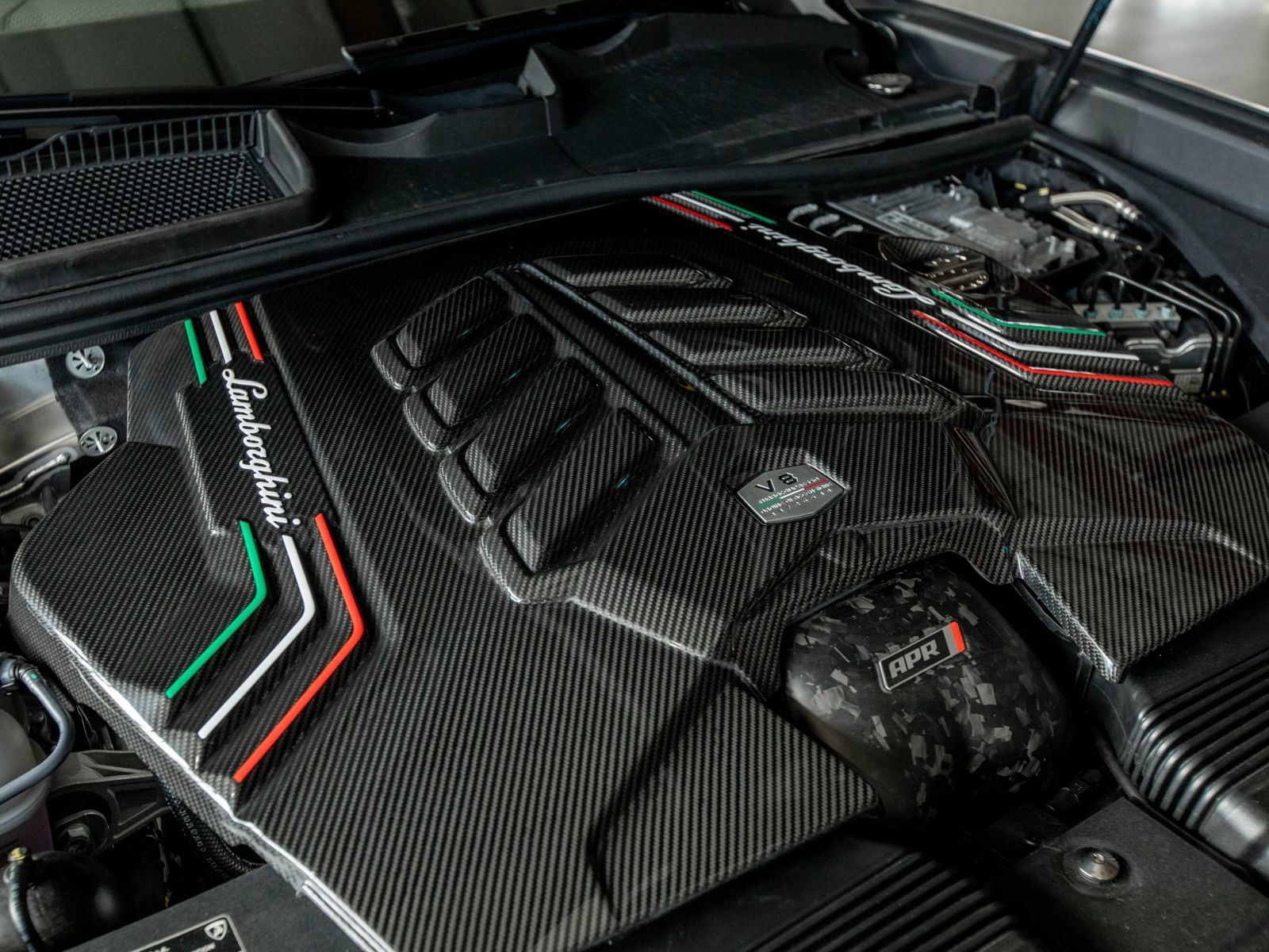 Used 2023 Lamborghini Urus Performante AWD/4WD image 30