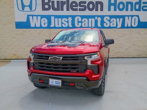 Used 2025 Chevrolet Silverado 1500 LT Trail Boss w/ Convenience Package II AWD/4WD image 2