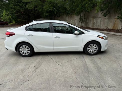 Used 2017 Kia Forte LX FWD image 4
