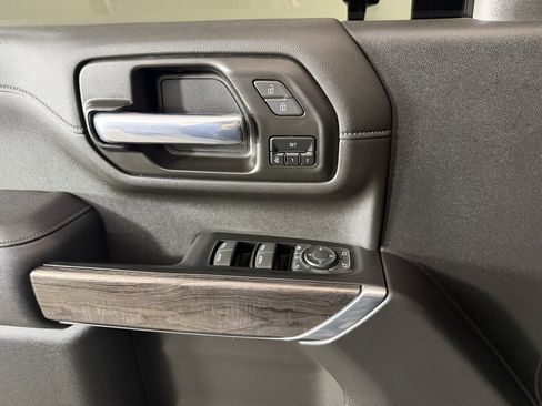 Used 2022 Chevrolet Silverado 2500 LTZ w/ LTZ Plus Package image 33