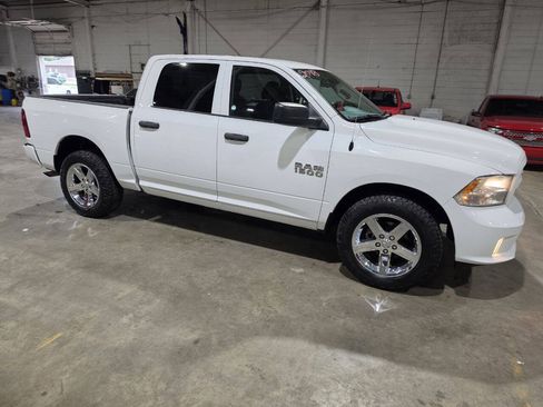Used 2018 RAM 1500 Express AWD/4WD image 22