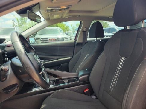 Used 2022 Hyundai Elantra SEL w/ Convenience + Premium Package FWD image 11