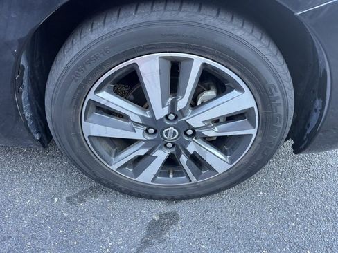 Used 2022 Nissan Versa SV image 18