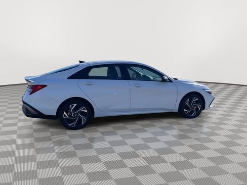 New 2025 Hyundai Elantra SEL image 9