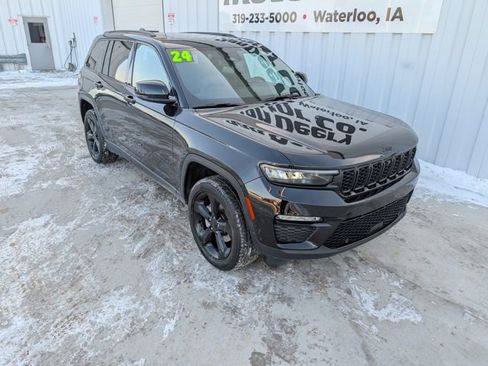 Used 2024 Jeep Grand Cherokee Limited w/ Luxury Tech Group II image 8