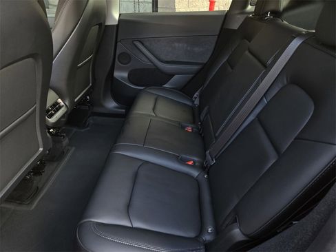 Used 2023 Tesla Model Y Performance image 12