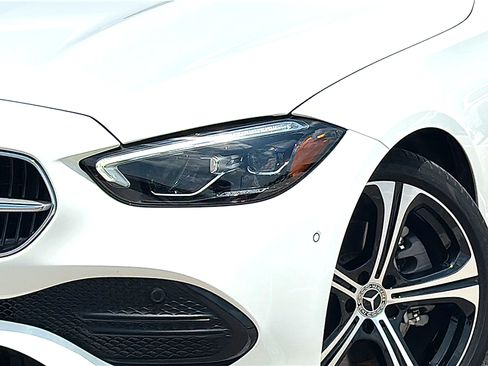 Used 2025 Mercedes-Benz C 300 Sedan image 4