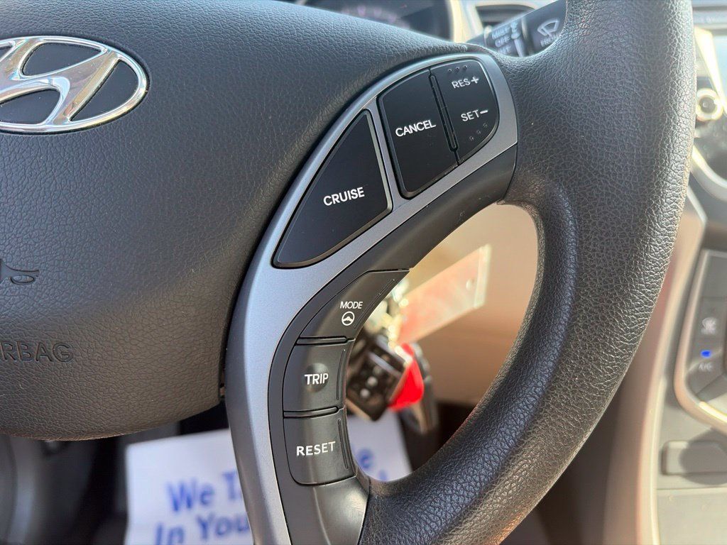 Used 2015 Hyundai Elantra SE w/ Option Group 02 FWD image 9