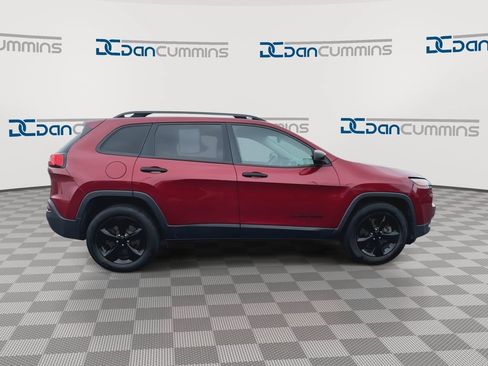 Used 2017 Jeep Cherokee Sport w/ Cold Weather Group AWD/4WD image 9