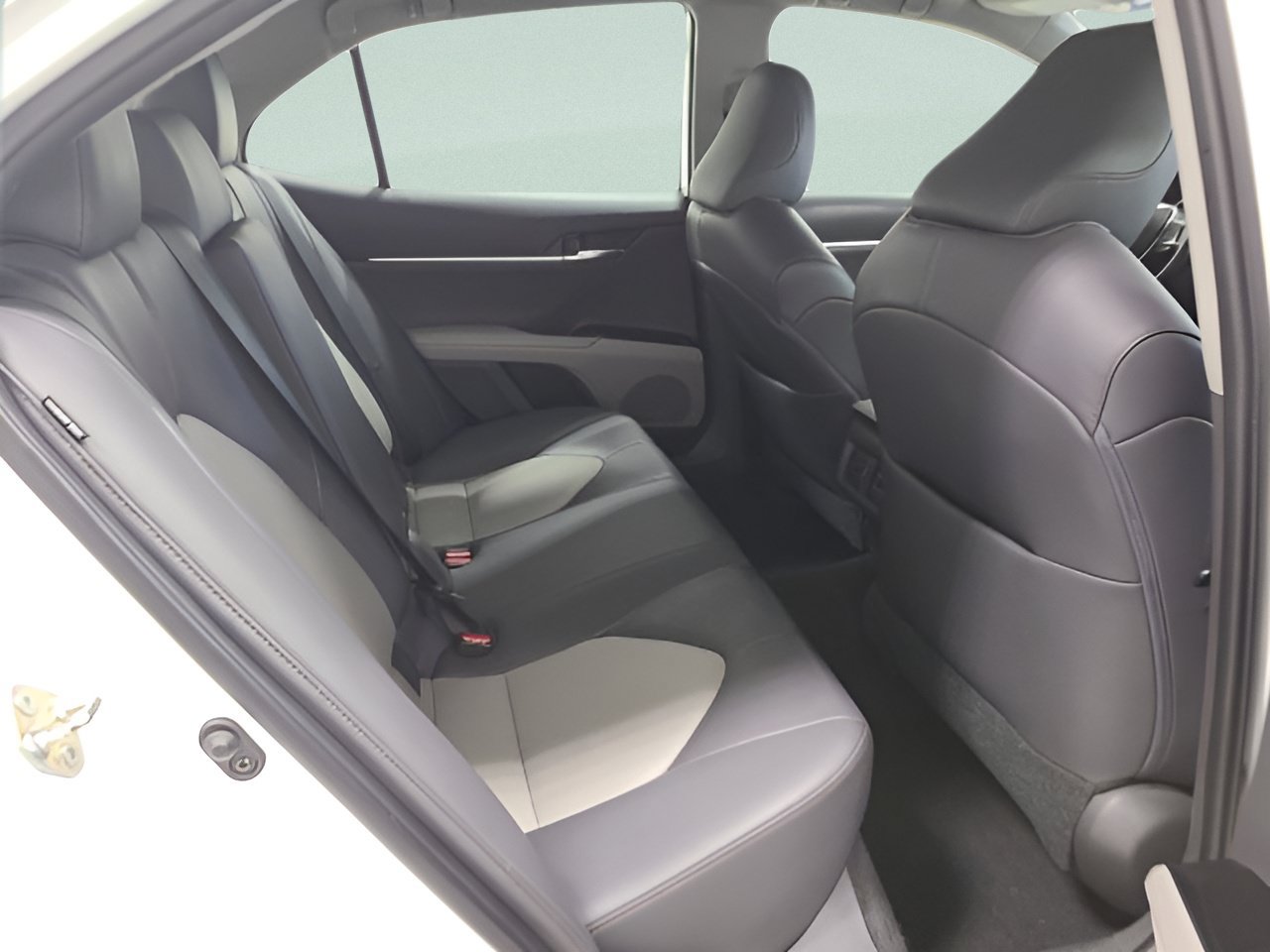 Used 2020 Toyota Camry XLE AWD/4WD image 13