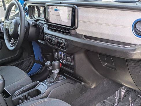 Used 2025 Jeep Wrangler Sport AWD/4WD image 21