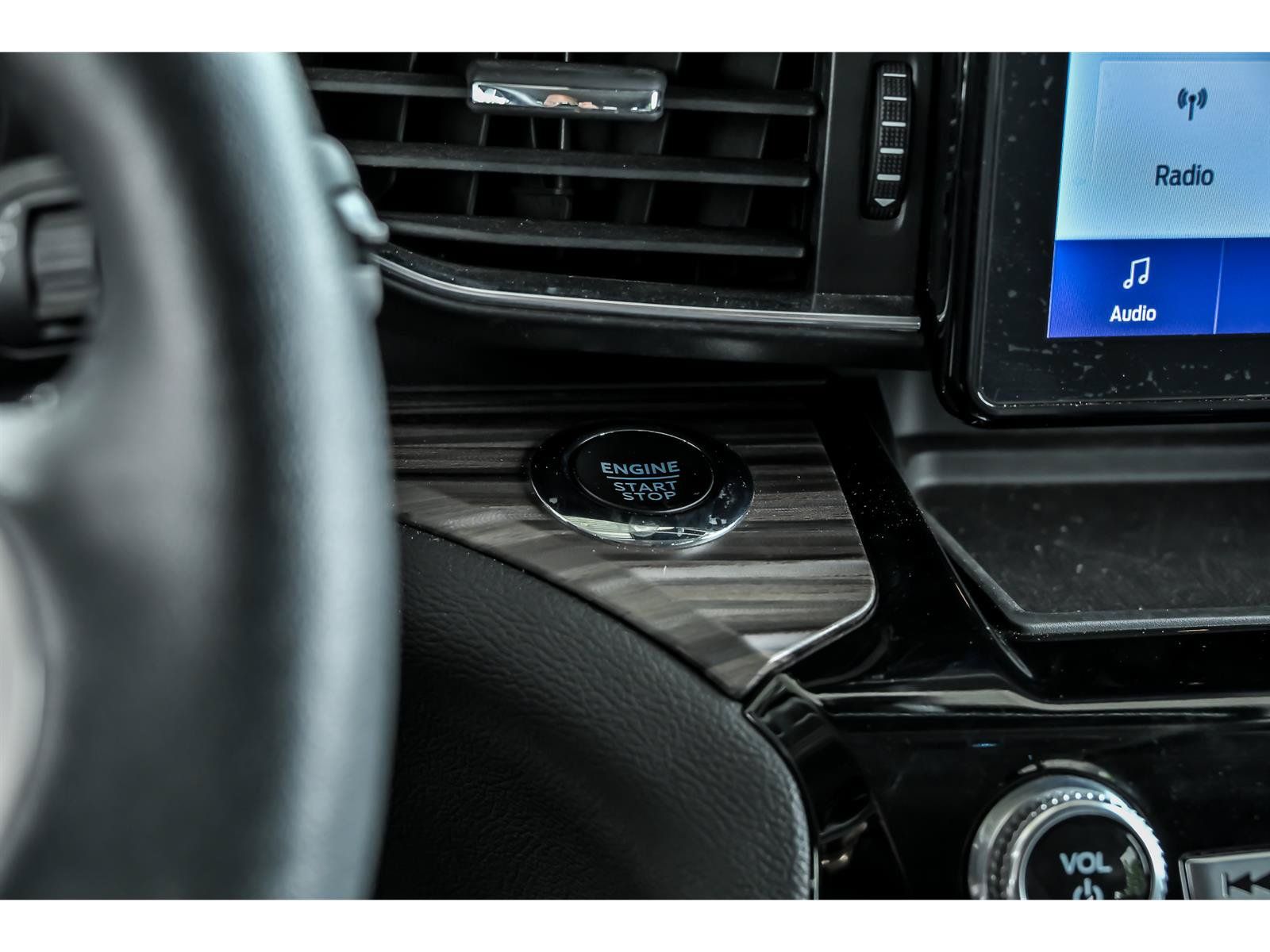 Used 2023 Ford Explorer Limited AWD/4WD image 18