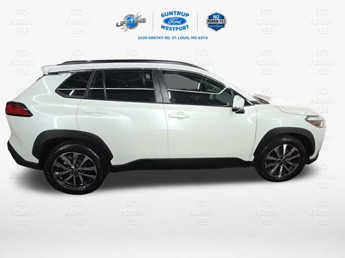 Used 2023 Toyota Corolla Cross XLE w/ Convenience Package FWD image 2
