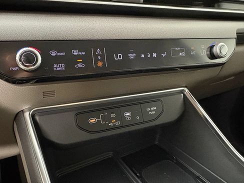 New 2026 Kia Carnival EX FWD image 32