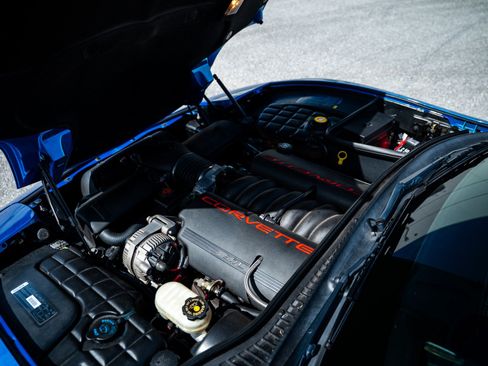 Used 2000 Chevrolet Corvette Coupe w/ Lighting Pkg RWD image 32