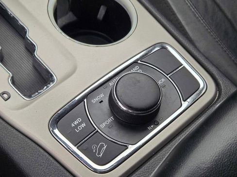 Used 2012 Jeep Grand Cherokee Limited image 36